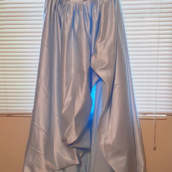 Formal dress - Picture 5 of 11